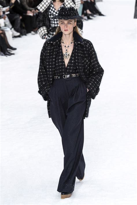 défilé chanel automne hiver 2020|Chanel fashion trends.